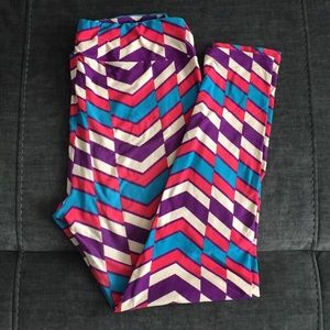 Price ⬇️ LuLaRoe TC Bright Geometric Leggings